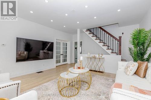 4331 Limestone Road, Milton, ON - Indoor Photo Showing Living Room