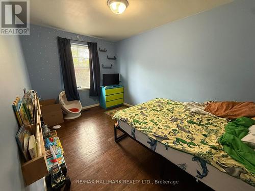 357 Monica Crescent, Burlington, ON - Indoor Photo Showing Bedroom