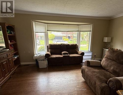357 Monica Crescent, Burlington, ON - Indoor Photo Showing Living Room
