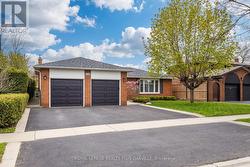 318 MARY STREET Oakville, ON L6K 3P6