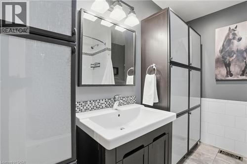 31 Algonquin Avenue, Flamborough, ON - Indoor Photo Showing Bathroom