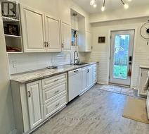 Great handy door to BBQ and Yard - 