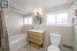 Attic 4 Pc ensuite with Bathtub - 
