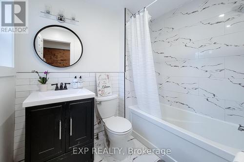 90 Gibson Avenue, Hamilton, ON - Indoor Photo Showing Bathroom