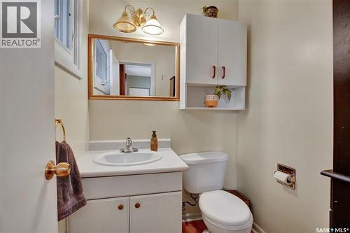 1104 Mcmillan Avenue, Saskatoon, SK - Indoor Photo Showing Bathroom