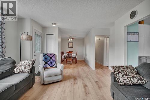 1104 Mcmillan Avenue, Saskatoon, SK - Indoor Photo Showing Living Room