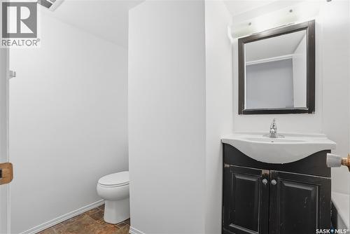 1044 East Centre, Saskatoon, SK - Indoor Photo Showing Bathroom