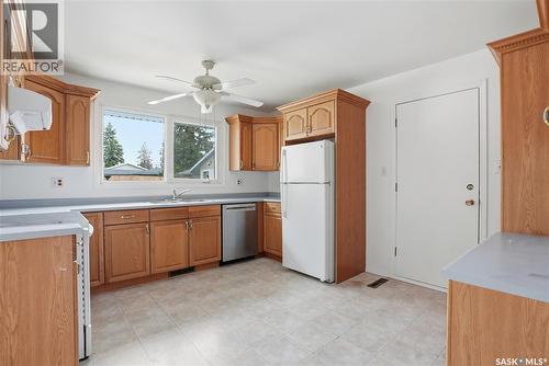 1044 East Centre, Saskatoon, SK - Indoor Photo Showing Kitchen