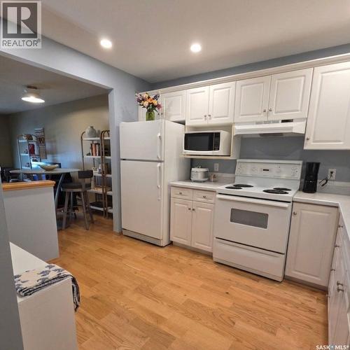 205 2244 Smith Street, Regina, SK - Indoor Photo Showing Kitchen