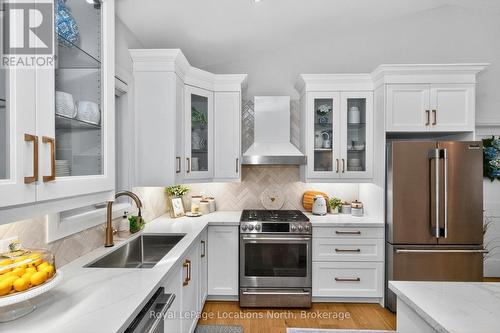 15 Pinecone Avenue, Tiny, ON - Indoor Photo Showing Kitchen With Upgraded Kitchen