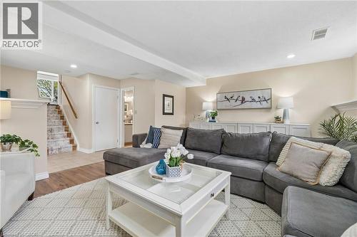 Bright and sunny! - 31 Mayfair Drive, Welland, ON - Indoor Photo Showing Living Room