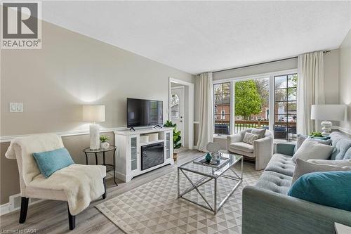 31 Mayfair Drive, Welland, ON - Indoor Photo Showing Living Room