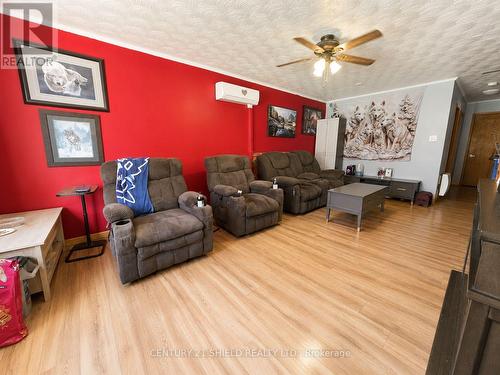 37 Kingslea Crescent, Cornwall, ON - Indoor Photo Showing Living Room