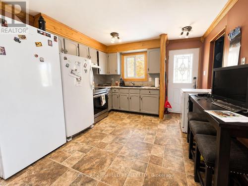 37 Kingslea Crescent, Cornwall, ON - Indoor Photo Showing Kitchen