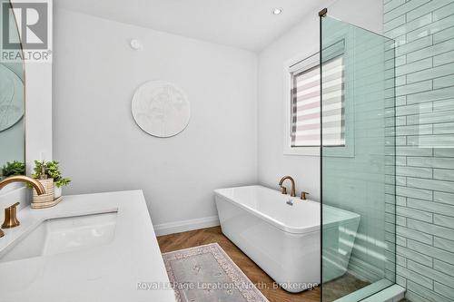 15 Pinecone Avenue, Tiny, ON - Indoor Photo Showing Bathroom