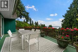 2660 QUEENS AVENUE West Vancouver, BC V7V 2Z1