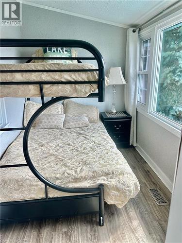 11 Lake Avenue, Cambridge, ON - Indoor Photo Showing Bedroom