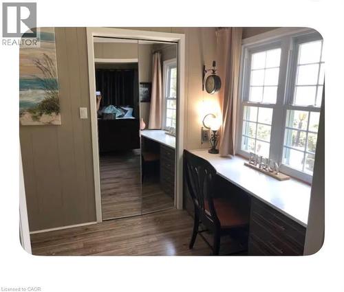 11 Lake Avenue, Cambridge, ON - Indoor