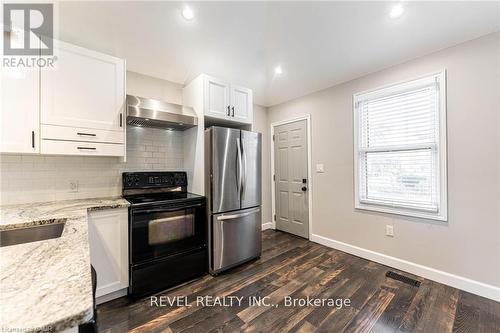 222 Kensington Avenue N, Hamilton, ON - Indoor Photo Showing Kitchen