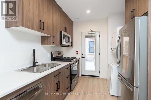 127 Victoria Avenue S, Hamilton, ON - Indoor Photo Showing Kitchen With Double Sink With Upgraded Kitchen