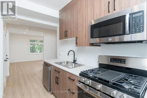 127 Victoria Avenue S, Hamilton, ON - Indoor Photo Showing Kitchen With Upgraded Kitchen