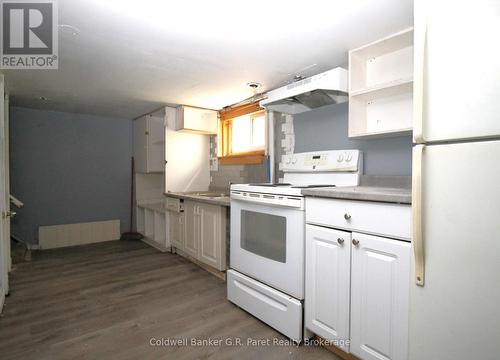 15 Wawa Street, St. Thomas, ON - Indoor Photo Showing Kitchen
