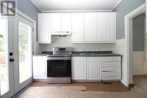 15 Wawa Street, St. Thomas, ON - Indoor Photo Showing Kitchen With Double Sink