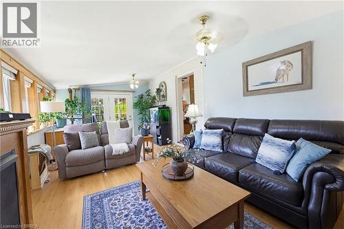 12 Mccammon Street, Paris, ON - Indoor Photo Showing Living Room