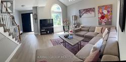 2 ROSS LINTON DRIVE Aurora, ON L4G 6T3