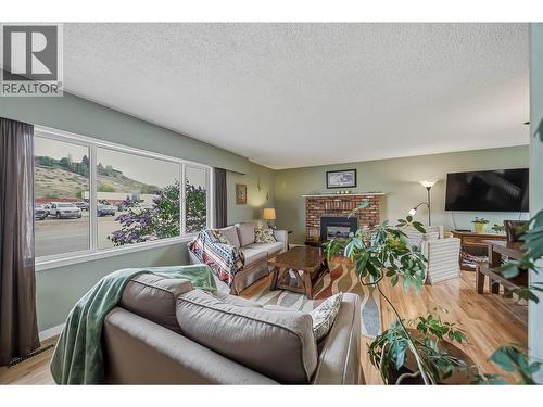 1125 Halston Avenue, Kamloops, BC - Indoor Photo Showing Living Room With Fireplace