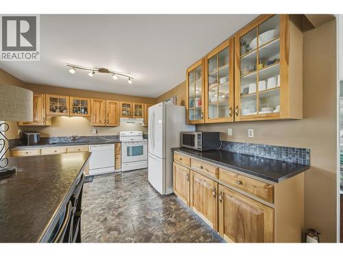 1125 Halston Avenue, Kamloops, BC - Indoor Photo Showing Kitchen