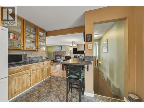 1125 Halston Avenue, Kamloops, BC - Indoor Photo Showing Kitchen