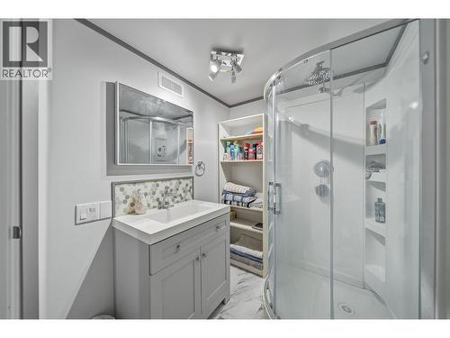 1125 Halston Avenue, Kamloops, BC - Indoor Photo Showing Bathroom