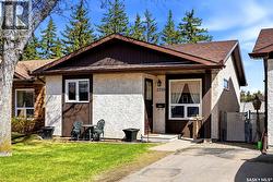 2750 MEADOW LANE E  Regina, SK S4V 1L6