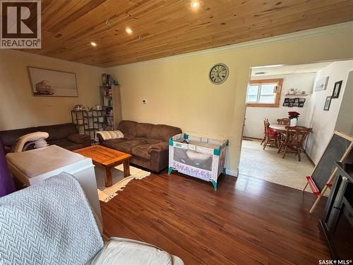210 2Nd Avenue S, Hepburn, SK - Indoor Photo Showing Living Room