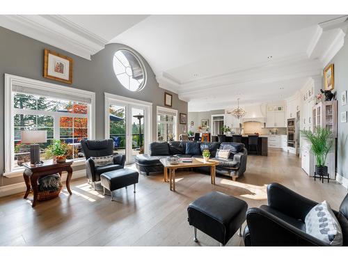 18638 54A Avenue, Surrey, BC - Indoor Photo Showing Living Room