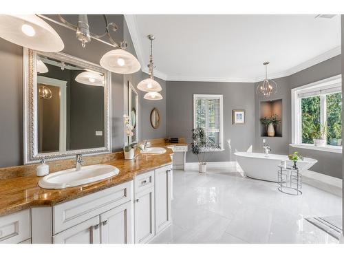 18638 54A Avenue, Surrey, BC - Indoor Photo Showing Bathroom