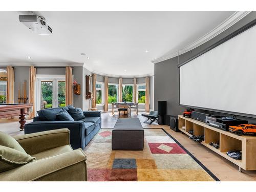 18638 54A Avenue, Surrey, BC - Indoor Photo Showing Living Room