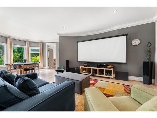 18638 54A Avenue, Surrey, BC - Indoor Photo Showing Living Room