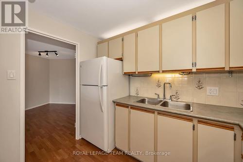 2309 - 1171 Ambleside Drive, Ottawa, ON - Indoor Photo Showing Kitchen With Double Sink