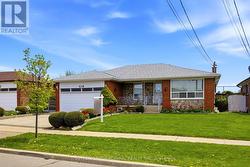 234 DERRYDOWN DRIVE Toronto, ON M3J 1S1
