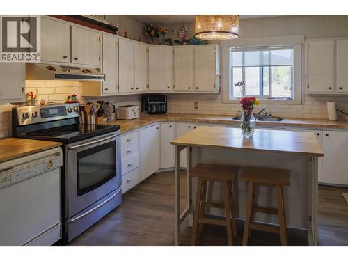 1090 Dyke Road, Mcbride, BC - Indoor Photo Showing Kitchen