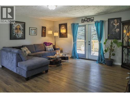 1090 Dyke Road, Mcbride, BC - Indoor Photo Showing Living Room