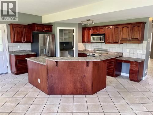 1830 Stepp Pit Road, Sicamous, BC - Indoor Photo Showing Kitchen