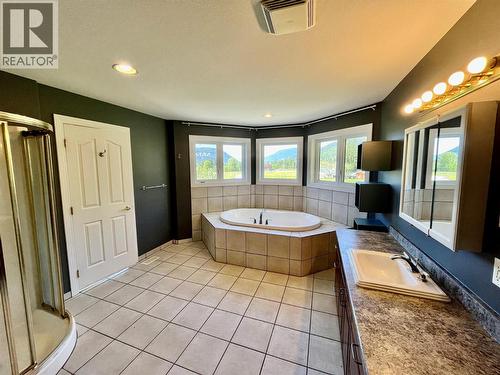 1830 Stepp Pit Road, Sicamous, BC - Indoor Photo Showing Bathroom
