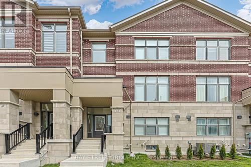 44 SEINE LANE  Richmond Hill, ON L4S 0P9