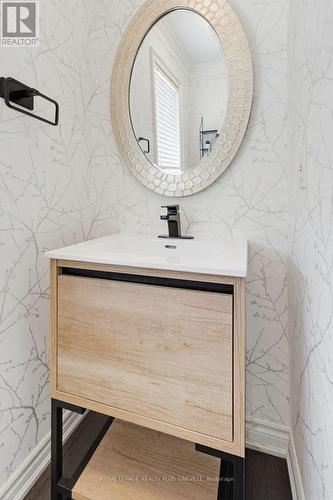 5200 Des Jardines Drive, Burlington, ON - Indoor Photo Showing Bathroom