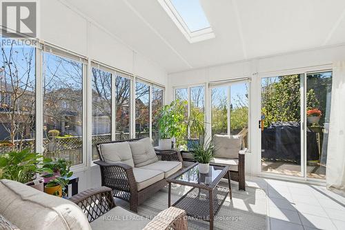 5200 Des Jardines Drive, Burlington, ON - Indoor Photo Showing Living Room