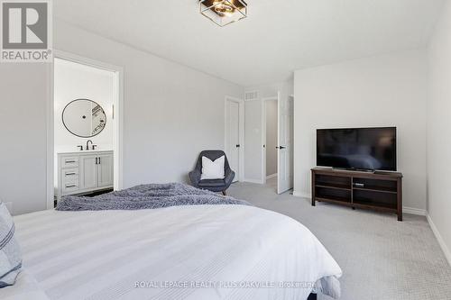 5200 Des Jardines Drive, Burlington, ON - Indoor Photo Showing Bedroom