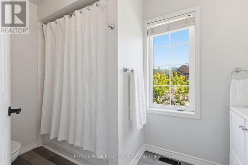 5200 Des Jardines Drive, Burlington, ON - Indoor Photo Showing Bathroom